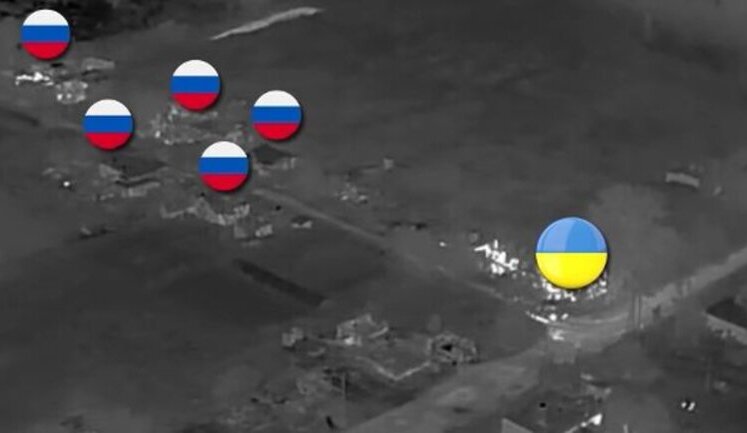 Ukrainian tank takes up combat position and destroys enemy SRG with five occupiers at close range. VIDEO
