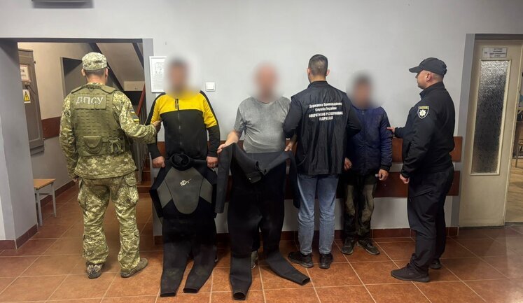 Прикордонники на Закарпатті затримали двох "водолазів" та їх провідника