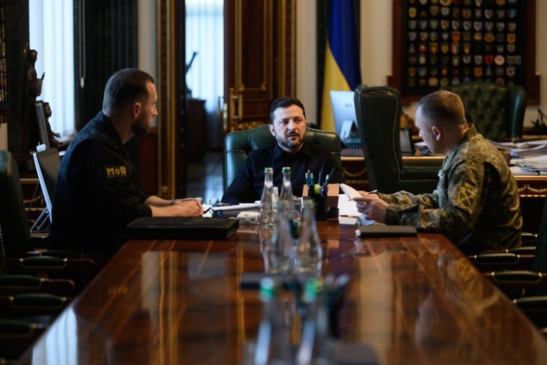 Зеленский заслушал доклад Драпатого и Хмары