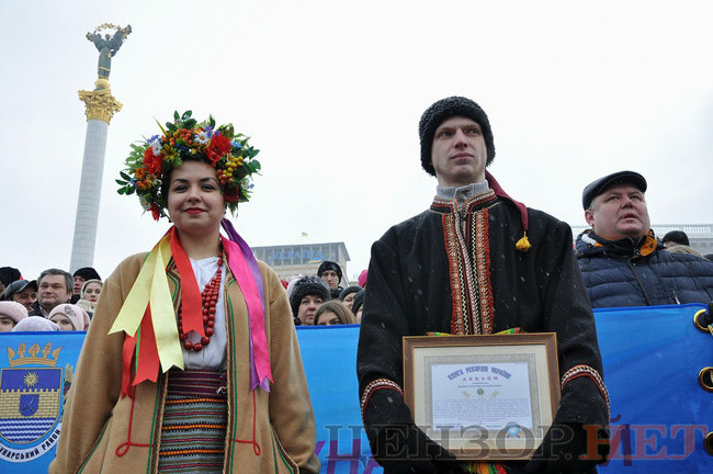 Українські казначеї розгорнули в центрі Києва найдовший прапор України 26