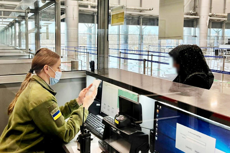 Террористку, разыскиваемую Интерполом, задержали в аэропорту Одессы 01