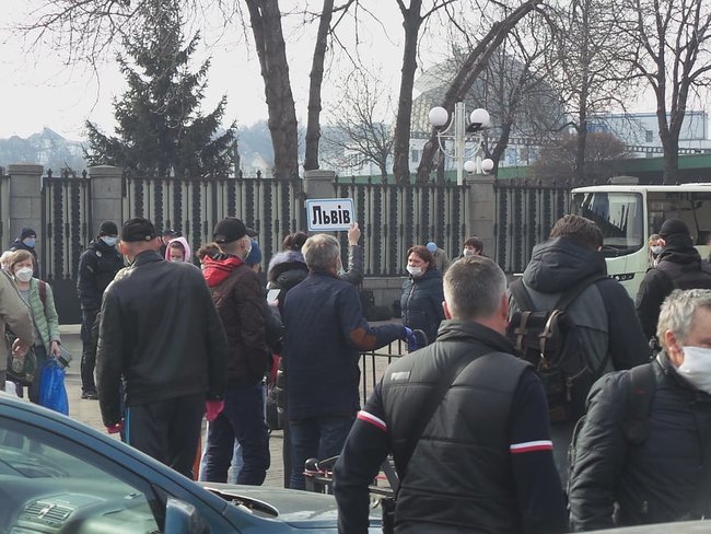 Спецпоїзд Москва-Київ привіз українців на Батьківщину 26