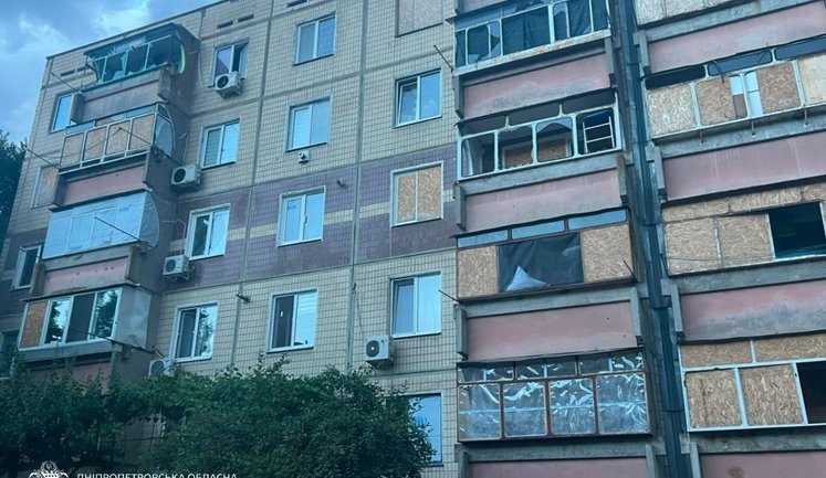 Россия почти 20 раз атаковала Днепропетровщину: ранен мужчина, повреждены дома и школа. ФОТОрепортаж
