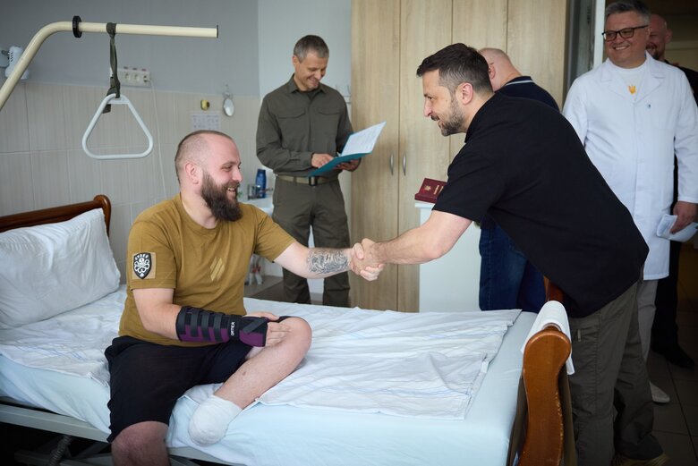 поранені військовослужбовці