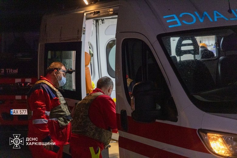 Російський дрон влучив у 9-поверхівку в Харкові: є постраждалі