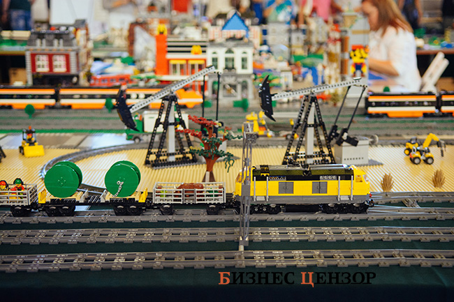 Авиадвигатели, беспилотники, боевые машины и трехтонный спиннер. Фоторепортаж с крупнейшего технического фестиваля 13