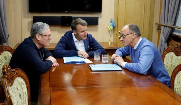 Нинішня лінія фронту має бути "відправною точкою" для будь-яких обговорень, - Мерц, Макрон і Стармер після розмови із Зеленським