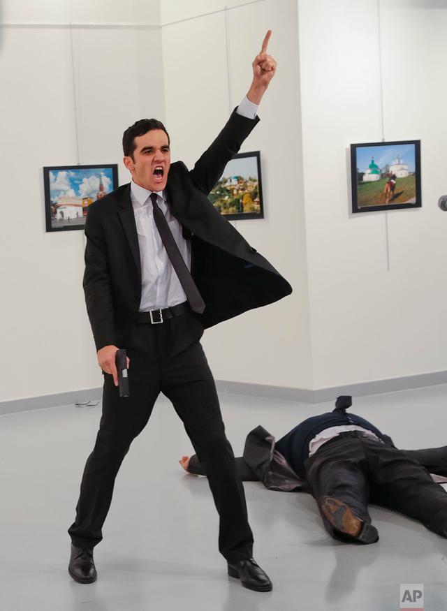 Image of Russian Ambassador Karlov's murderer wins World Press Photo contest 01