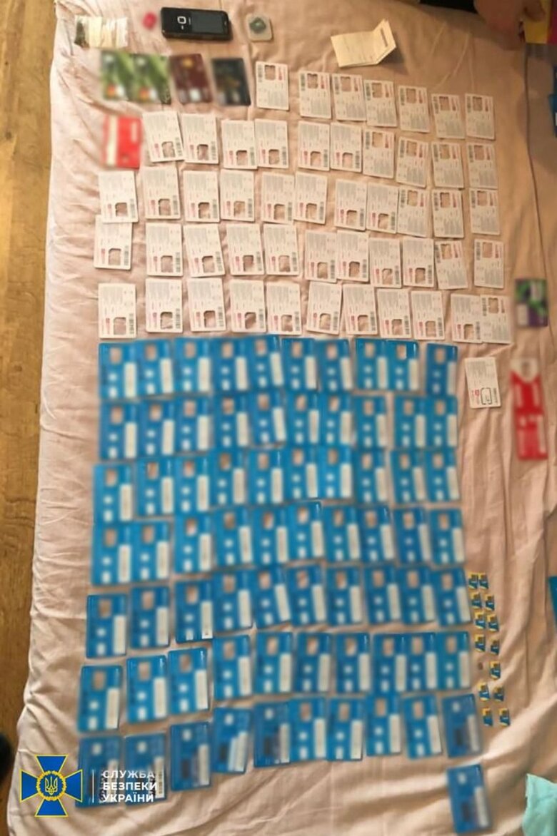 Распространяли панические настроения и фейки о ВСУ. СБУ заблокировала 2 ботофермы в Киевской области и в Одессе 05