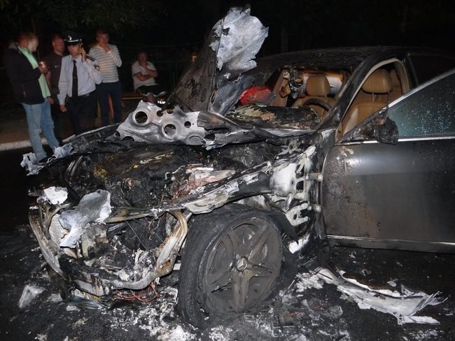 Автомобіль депутата міськради Стельмащука підпалили вночі в Рівному 04