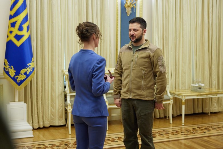 Зеленський нагородив 7 працівників НАБУ, які відзначилися в боротьбі з російськими окупантами 02