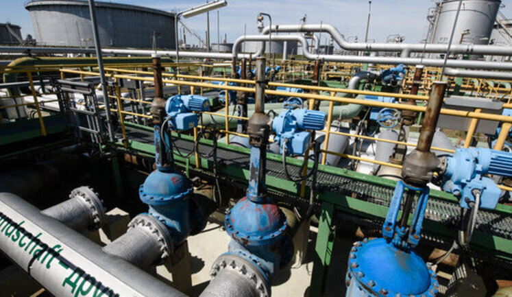 Ukraine offers EU new oil supply route after damage to Druzhba, - media