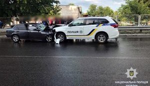 700 службових автомобілів, розбитих у перші роки роботи патрульної поліції, чекають ремонту, - Жуков