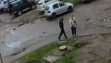 "Не дай Боже ше тут шось посадите! Поламаю, сука! Пошла нах#й, кобила!" - в Житомирі водій погрожує бабусям, які посадили квіти на газоні біля будинку. ВIДЕО