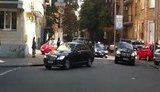 Кортеж Януковича на улице Шелковичной в центре Киева. ВИДЕО.