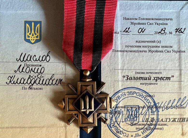 Залужный наградил Золотым крестом адвоката и воина 92-й ОМБр Леонида Маслова, - Бутусов 02