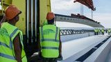 На Керченському мосту окупанти закінчили укладання рейок