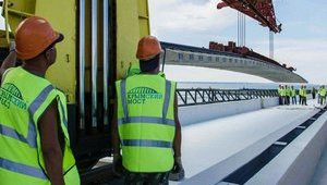 На Керченському мосту окупанти закінчили укладання рейок
