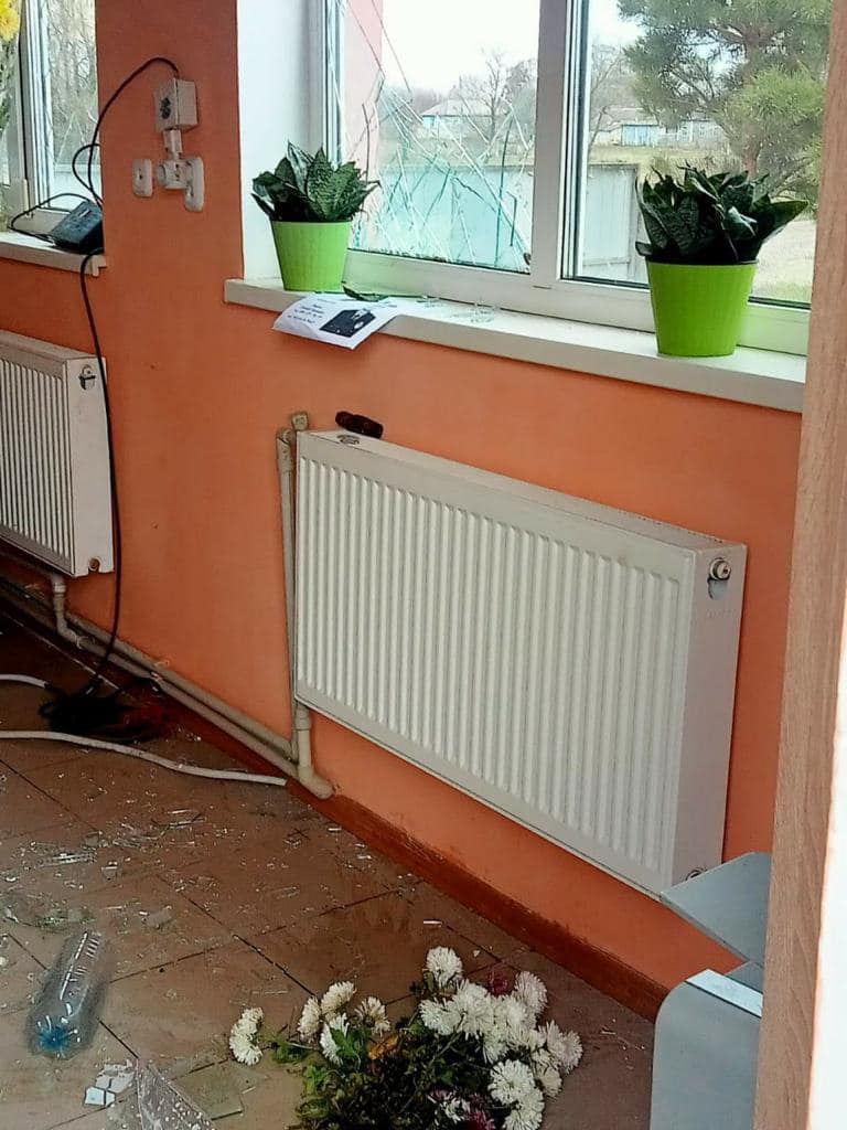 Последствия вражеских обстрелов Сумщины: Пострадало агропредприятие, прилеты рядом с админзданием 08 Последствия вражеских обстрелов Сумщины: Пострадало агропредприятие, прилеты рядом с админзданием 08