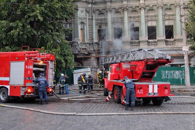 Історична будівля горіла в Одесі 01