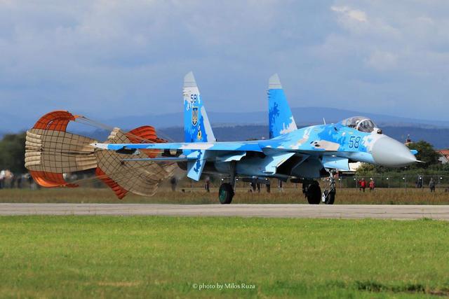 Український військовий пілот, полковник Олександр Оксанченко, переміг на міжнародному авіашоу CIAF-2017 у Чехії, - Міноборони 04
