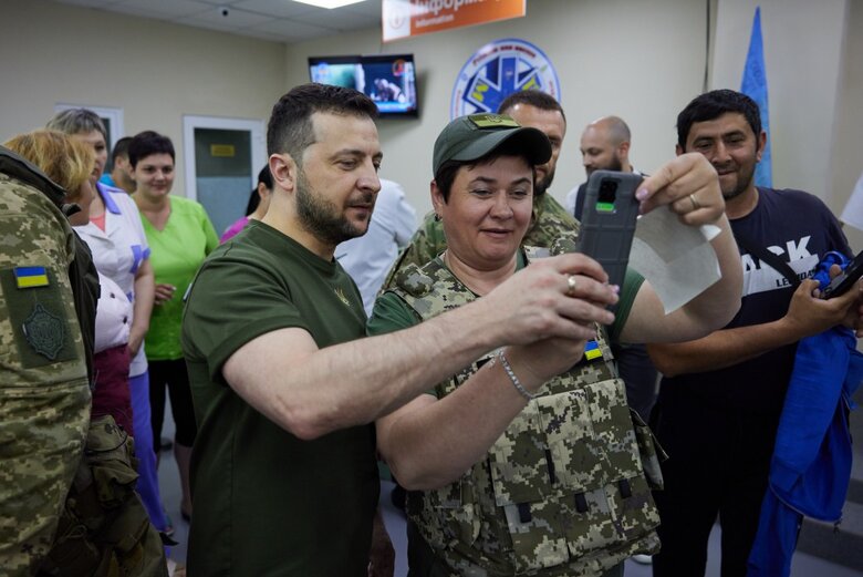 Зеленский приехал с рабочей поездкой в Николаевскую область 17