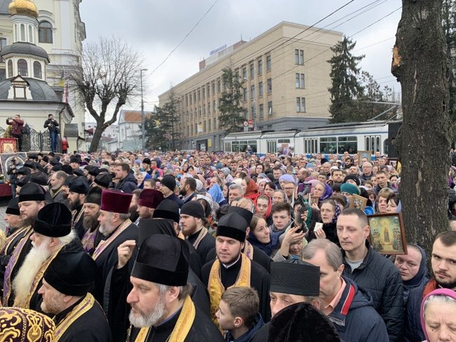 Традиционная реакция церкви, актуальная в условиях распространения коронавируса, - крестный ход прошел в Виннице 25
