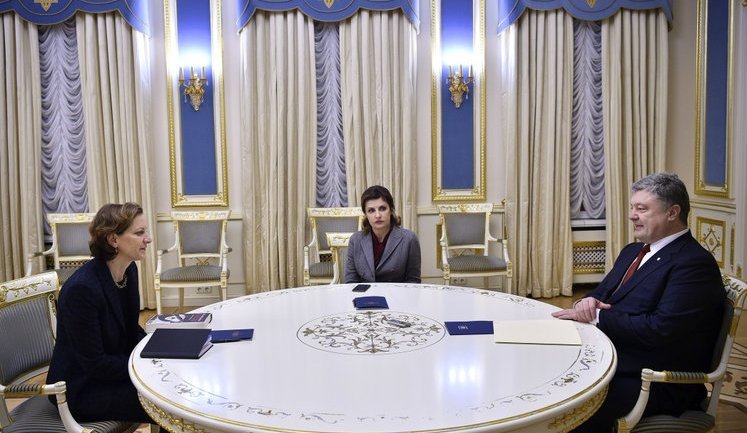 Порошенко зустрівся з Енн Епплбаум - авторкою книги "Червоний голод. Війна Сталіна проти України". ФОТОрепортаж