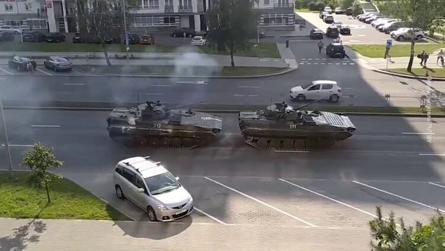 Військова техніка на вулицях Мінська 01