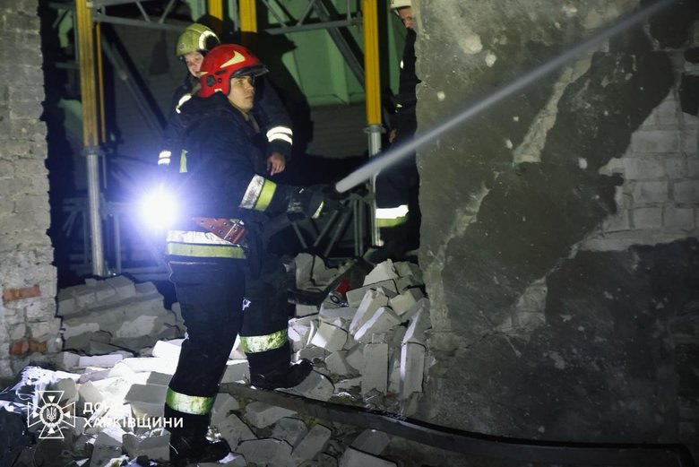 Чугуїв атакували дронами: 2000 кв. м пожеж