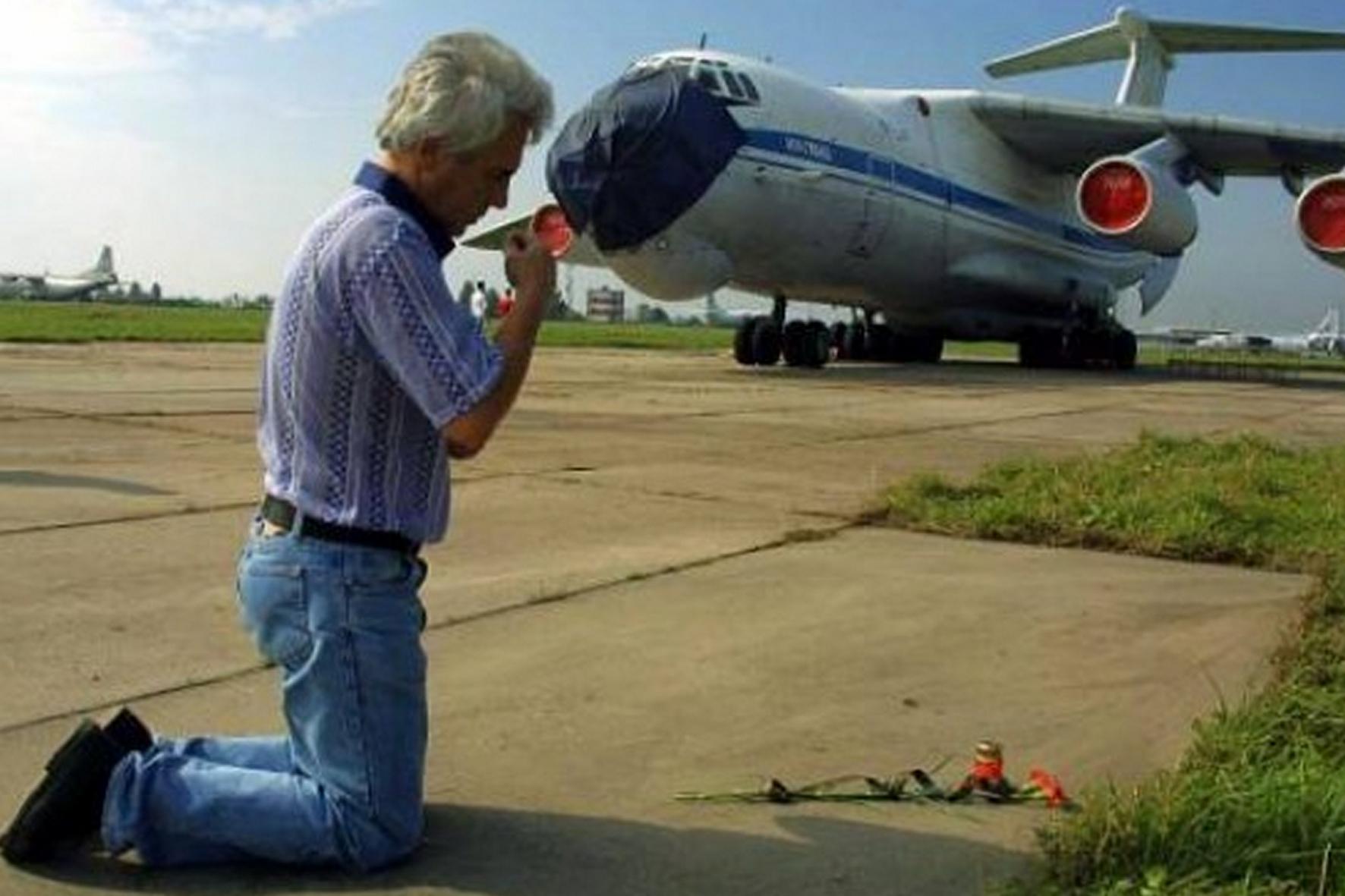 Самолет сиерра р2002. Трагедия над боденским озером столкновение. 15 июля 2002 г. Мемориал погибшим в авиакатастрофе над боденским озером в уфе. Катастрофа над боденским озером в 2002.