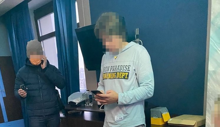 ДБР проводить обшуки у нардепа Воронька з МФО "Розумна політика". Разумков вже заявив, що звинувачення "притягнуті за вуха". ФОТОрепортаж