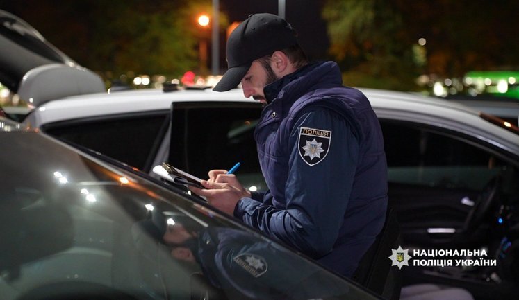 Начальника ТЦК затримали на хабарі $2000 за "вирішення питань" військового обліку на Одещині. ФОТОрепортаж