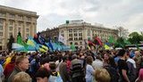 "Ми з ними за законом, а вони з нами за поняттями": сотні людей вийшли на мітинг у Харкові проти знесення волонтерського намету "Все для перемоги". ВІДЕО+ФОТОрепортаж