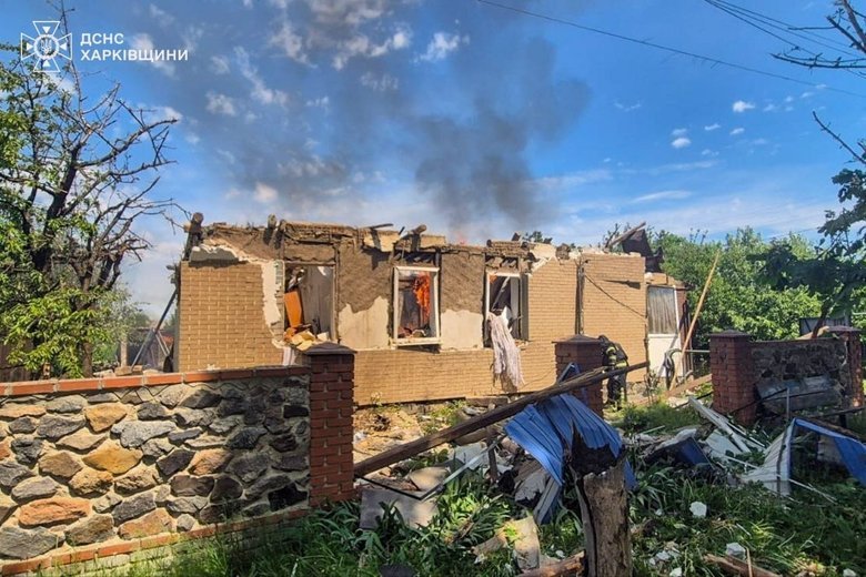 Жінка загинула під завалами після удару дронів РФ по Куп’янському району