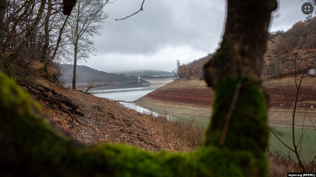 Третье по размеру водохранилище Крыма обмелело на 80% 11