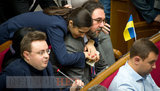Янченко, яка обіймає Потураєва, "слуга народу" Салійчук просить помічника складати "базу обіцянок", Галайчуку радять скасувати корпоратив, - день роботи ВР 18 грудня. ФОТОрепортаж