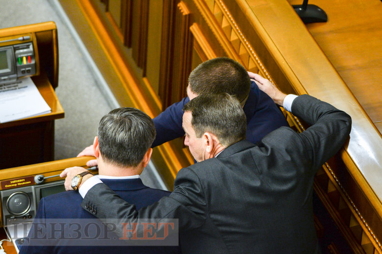 Слуги народа смеются над политическими мемами, выход Сохи из СН, разговор Разумкова с Николаенко и игра на телефоне Задорожного, - работа Рады 30 ноября 08