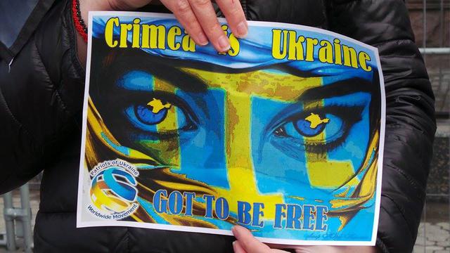 Crimea is Ukraine: activists picket Russia embassy in Kyiv 05