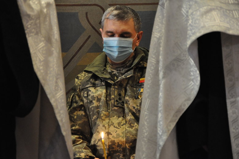 У Києві відбулась панахида за загиблими захисниками Донецького аеропорту 18 У Києві відбулась панахида за загиблими захисниками Донецького аеропорту 18