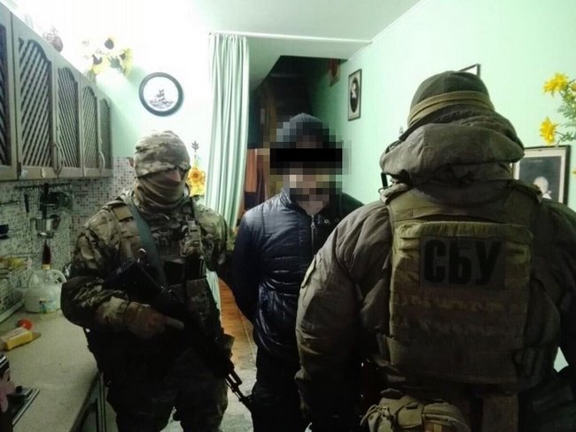 СБУ задержала одессита, переправлявшего гумпомощь наемникам РФ на оккупированный Донбасс 01