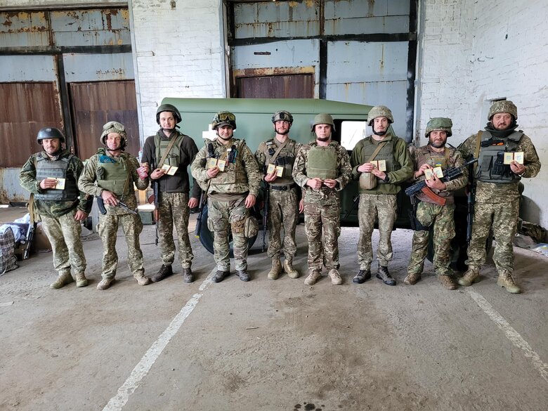 Наєв привітав морпіхів із професійним святом та передав їм прилади нічного бачення: Ви героїчно бороните незалежність України 03