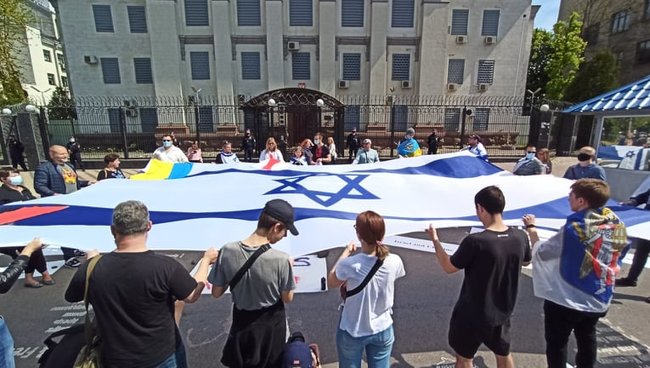 Россия = Хамас: под посольством РФ в Киеве состоялся митинг солидарности с Израилем 17