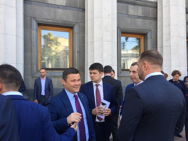 Гуляй-ТЕ. Як Зеленський заступив на посаду і розпустив Раду 05