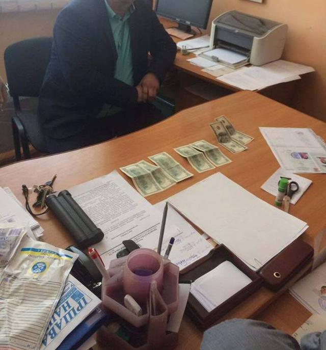 На хабарі в $ 700 затримано керівника автошколи на Закарпатті, - ГПУ 02