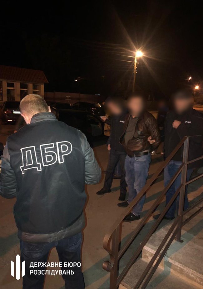 Поліцейського-наркоторговця затримано на Житомирщині, - ДБР 01