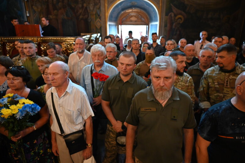 Із полковником, депутатом Київради від ЄС Сергієм Ільницьким (Сокіл), який загинув у бою проти рашистів у лавах піхоти 28 ОМБр, попрощалися в Києві 17
