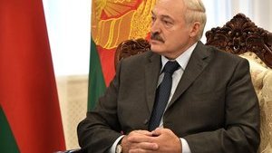 Зеленському вже пора навчитися поводитися дипломатично, - Лукашенко