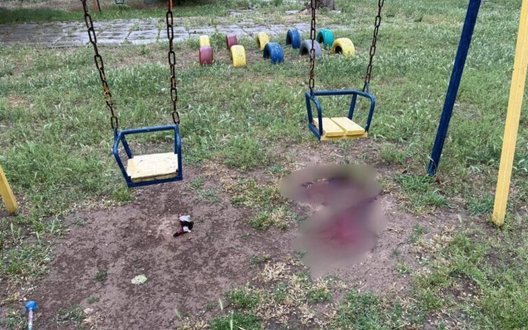 Обстріл дитячого майданчика у Херсоні: одна дитина у вкрай тяжкому стані. ВIДЕО