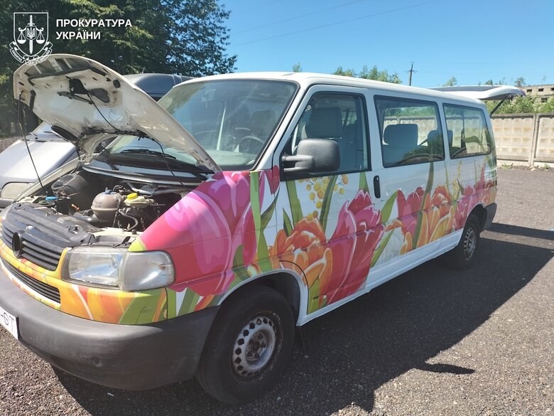 На Рівненщині засудили двох чоловіків за продаж гуманітарних авто